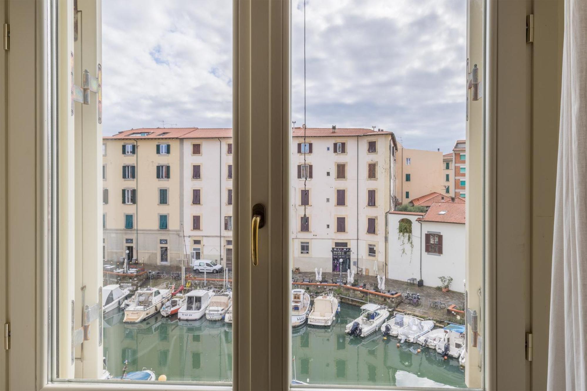 Near The Port-Elegante Appartamento Con Vista Sui Canali Livorno Dış mekan fotoğraf